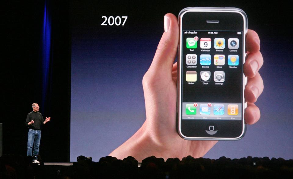 Am 9. Januar 2007 stellte Steve Jobs das erste iPhone vor. (Bild: MediaNews Group/Bay Area News via Getty Images)