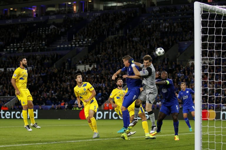 Leicester City defender Robert Huth (4R) clashes with Porto's goalkeeper Iker Casillas (3R) during the UEFA Champions League group G match