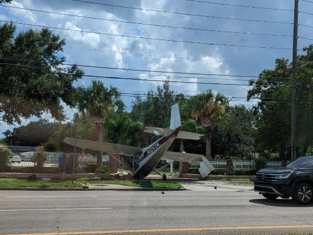 Small plane crashes in Orange County roadway