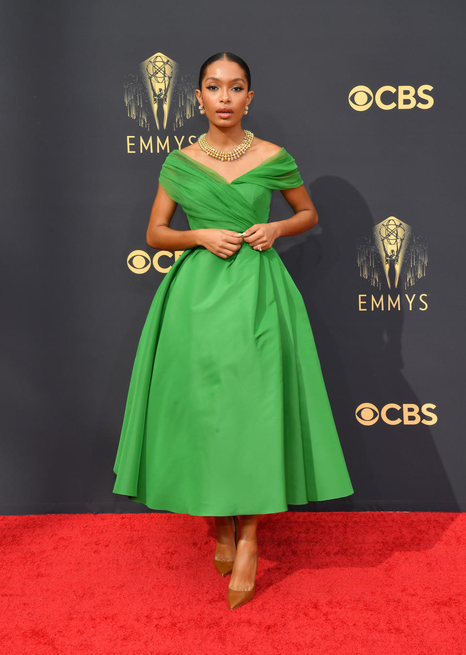 Yara Shahidi Looks Timeless in Green Off-the-Shoulder Gown, Diamonds ...