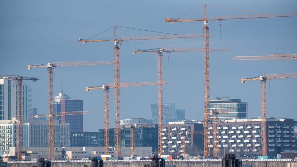 Auch in der HafenCity in Hamburg wird gebaut.