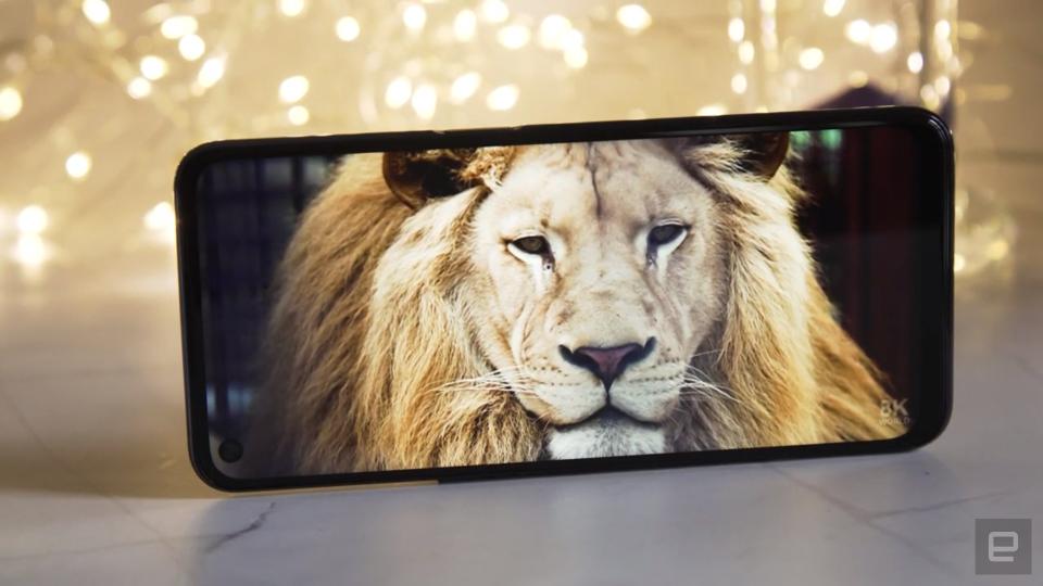 <p>OnePlus Nord N200 5G review picture. An image of a lion on the OnePlus Nord N200's 6.49-inch screen against a backdrop with fairy lights.</p>

