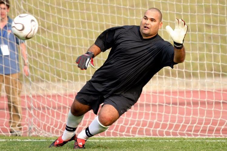José Luis Chilavert, con algo más de kilos, aún disputa partidos debajo de los tres palos con fines sociales. / Foto: RMC Sport