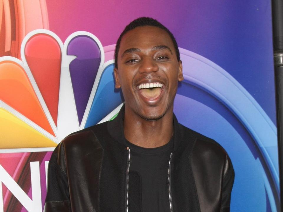 Als US-Comedian dürfte Jerrod Carmichael bei den Globes für Unterhaltung sorgen. (Bild: Kathy Hutchins/Shutterstock.com)