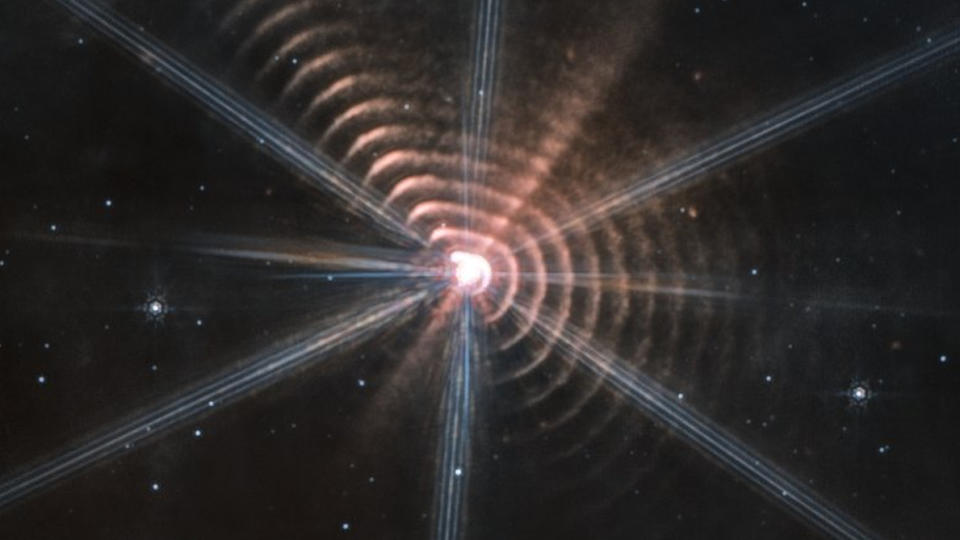 a star surrounded by concentric shells
