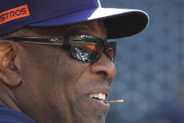 Houston Astros manager Dusty Baker Jr. (12) waves to the crowd before the  MLB game between the New York Yankees and the Houston Astros on Thursday,  Ju Stock Photo - Alamy