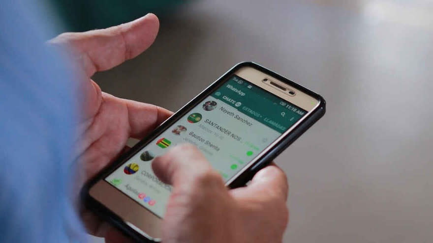 WhatsApp ya permite sumar un botón para aprovechar la IA