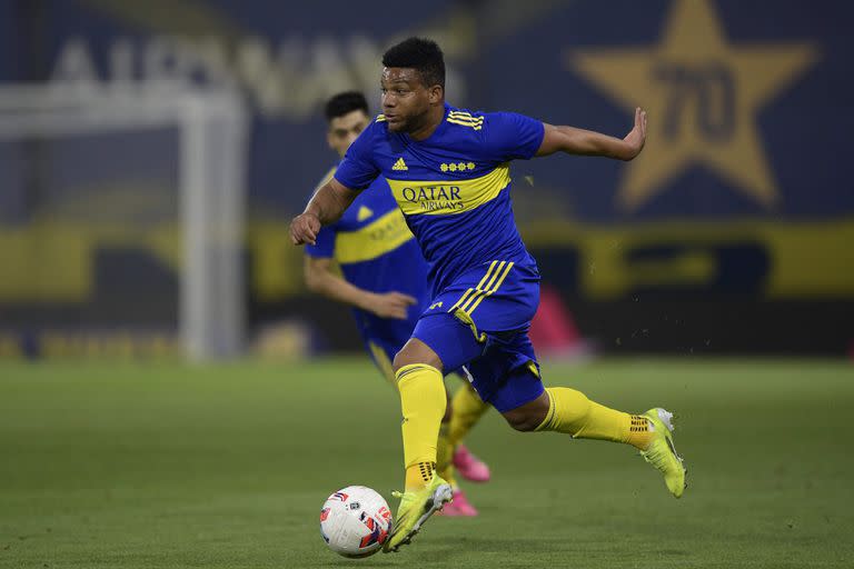 Frank Fabra llegó a ser de los preferidos de la hinchada de Boca, pero desde hace tiempo encadena más errores que aciertos y ahora es suplente.