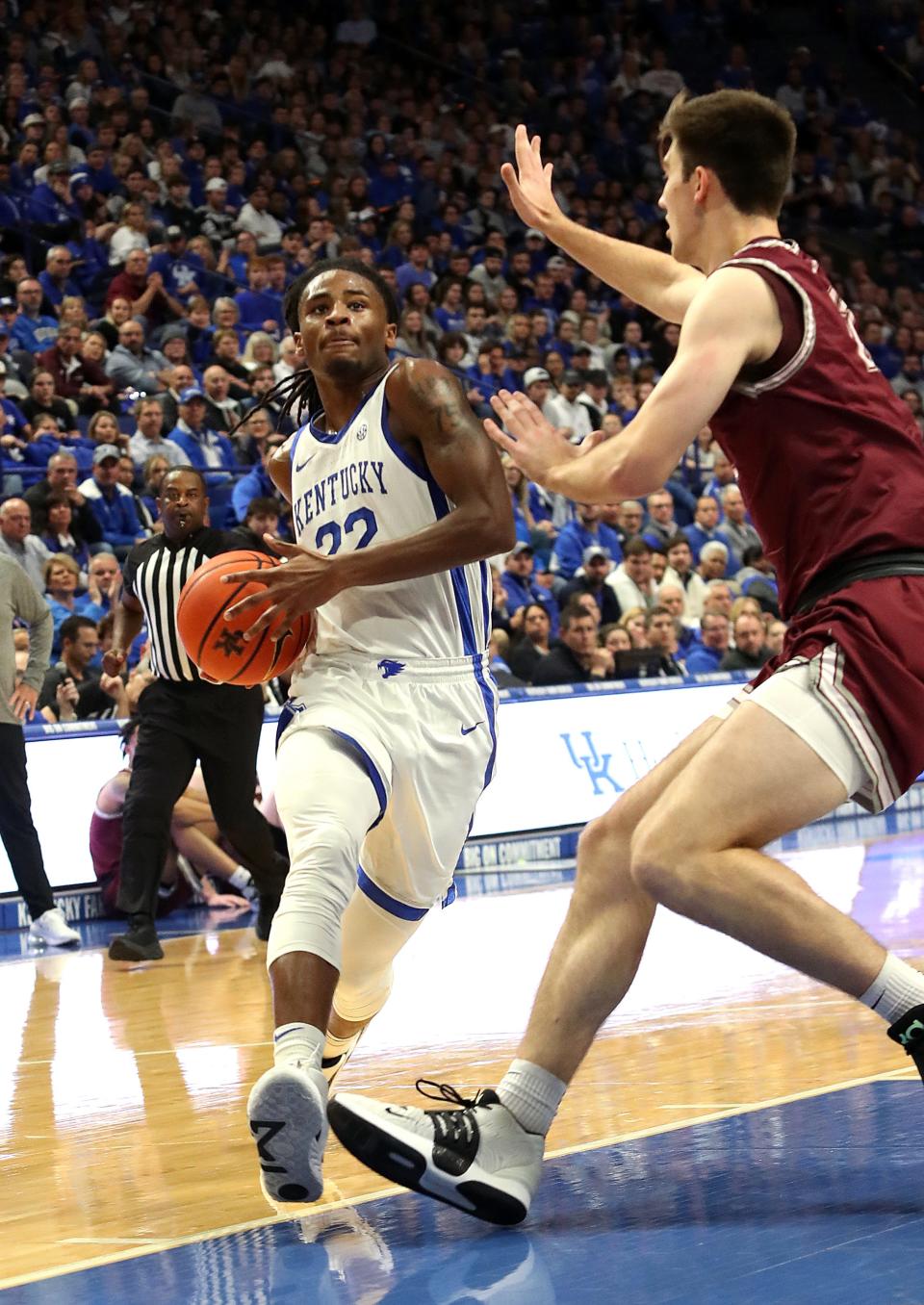Kentucky’s Cason Wallace gets fouled as he goes for a shot against Bellarmine’s Langdon Hatton.Nov. 29, 2022