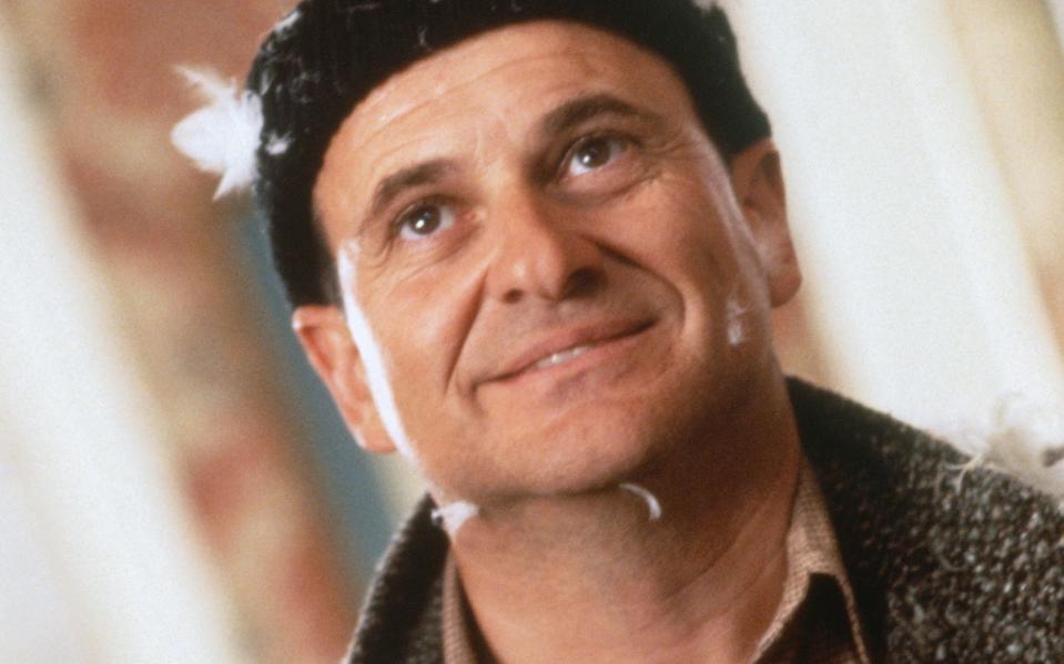 <p>Er war eine überraschende Besetzung: In Komödien hatte man Joe Pesci, der in beiden "Kevin"-Filmen den aufbrausenden Harry spielte, zuvor nicht gesehen. Trotzdem dürfte er mit der Art seiner Rolle kaum gefremdelt haben, hatte er doch in Martin Scorseses Mafia-Epos "Goodfellas" bereits einen Gangster gespielt. (Bild: 2009 Twentieth Century Fox Home Entertainment)</p> 