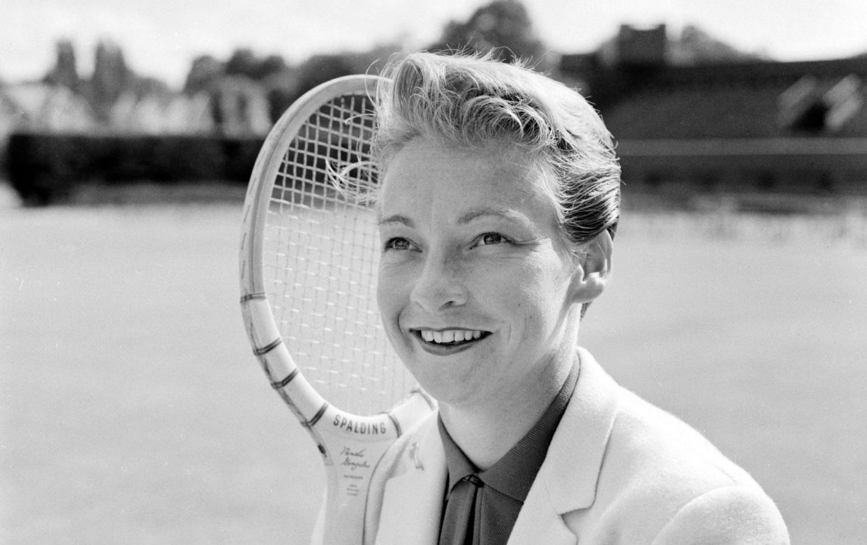 Darlene Hard in 1960 - Alamy