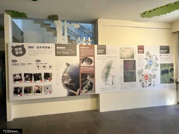 「與熊共存-臺灣黑熊特展」豐富的圖文內容，帶民眾認識臺灣國寶的身家背景及其相關的研<br />究過程。(玉管處提供)