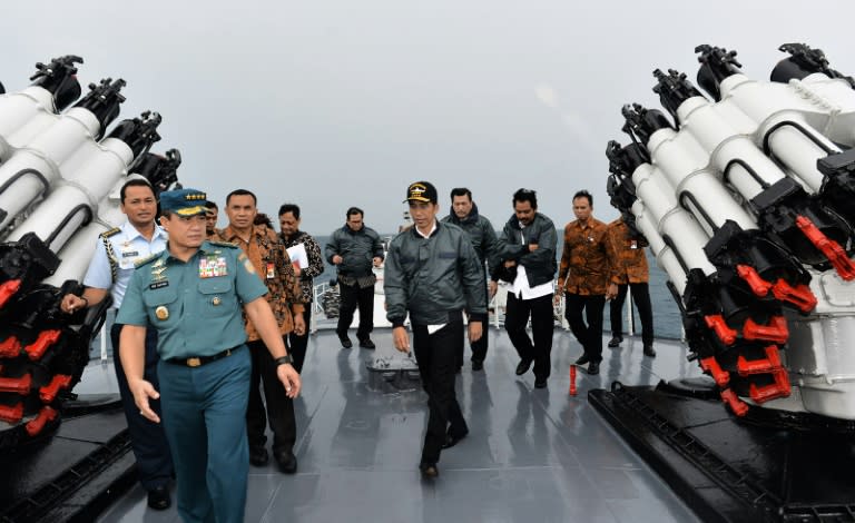 This handout photo on June 23, 2016 shows Indonesian President Joko Widodo (C) onboard the Imam Bonjol warship near Indonesia's Natuna Islands in the South China Sea