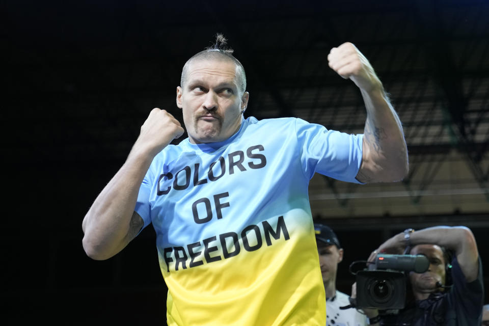 Ukraine's Oleksandr Usyk takes part in a public workout in Jeddah, Saudi Arabia, Tuesday, Aug. 16, 2022 as he prepares for the upcoming world heavyweight title boxing fight against Britain's Anthony Joshua. Joshua is due to fight defending champion Usyk in a heavyweight boxing rematch in Jeddah on Aug. 20. (AP Photo/Hassan Ammar)