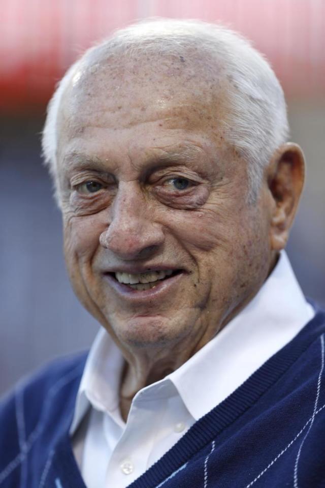 El legendario Tommy Lasorda es hospitalizado en estado grave