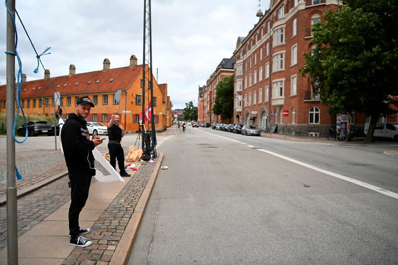 Protesters burn Koran in front of Iraqi embassy in Copenhagen