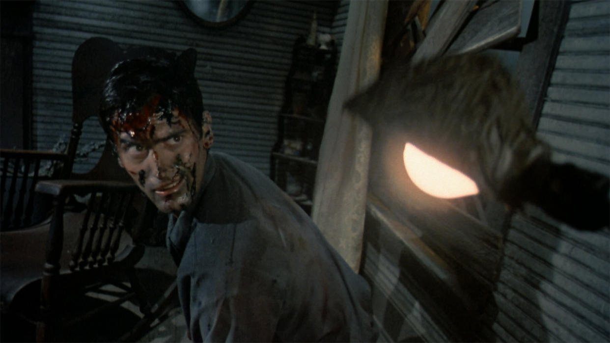  Bruce Campbell in Evil Dead II 