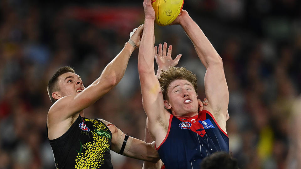 Jacob van Rooyen takes a contested mark over a Tigers defender.