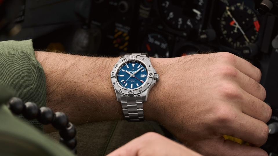Breitling Avenger Automatic GMT 44