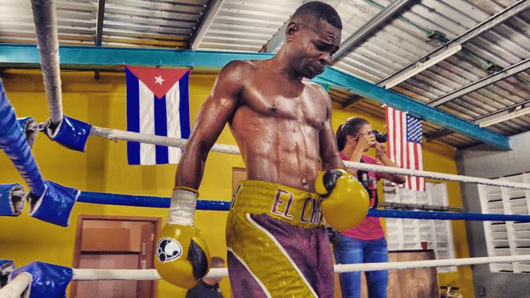 Rigondeaux, durante un entrenamiento; de fondo, sus dos banderas: la cubana y la estadounidense