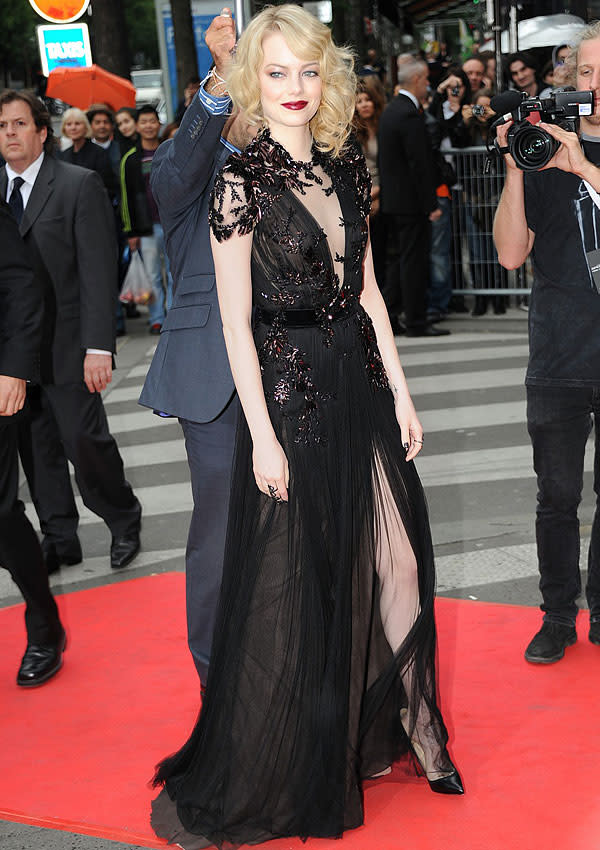 Emma Stone's Dress At The 'Spiderman' Premiere In Paris Scares Us