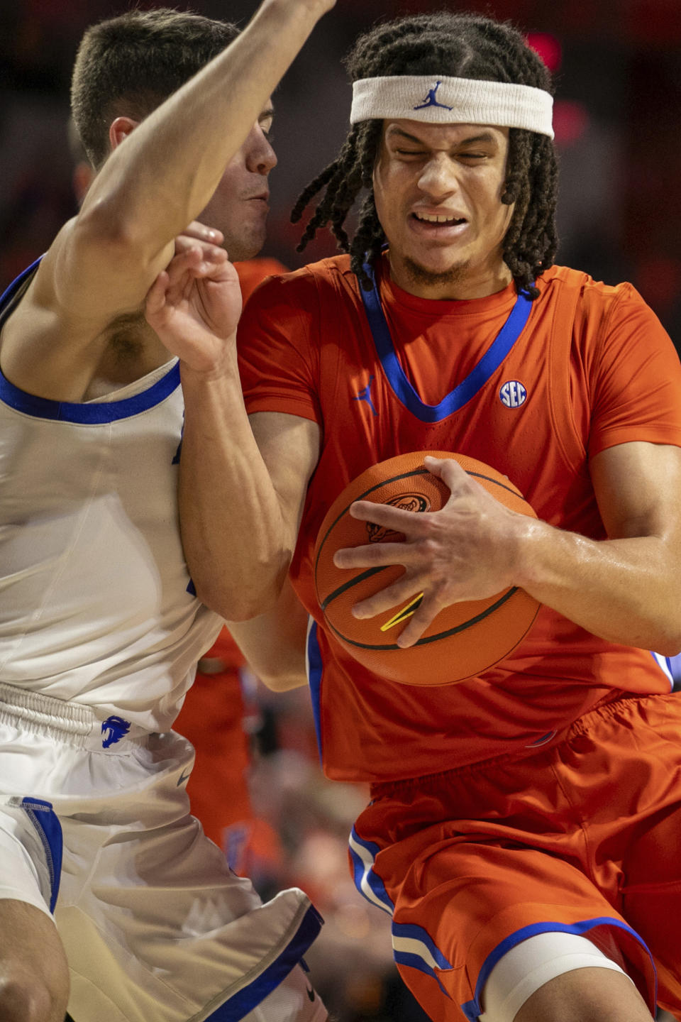 Kentucky Wildcats guard Reed Sheppard, left, and Florida guard Walter Clayton Jr., right, collide during the first half of an NCAA college basketball game Saturday, Jan. 6, 2024, in Gainesville, Fla. (AP Photo/Alan Youngblood)