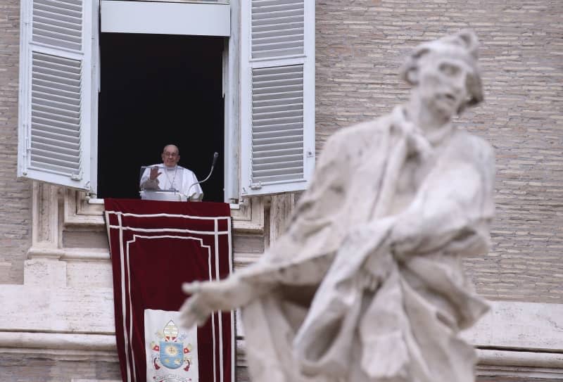 Pope Francis delivers Angels prayer in St. Peter's Square at the Vatican. Evandro Inetti/Zuma Press/dpa