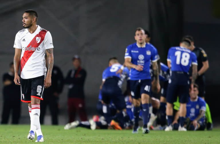 David Martínez sufre la derrota de River ante Talleres, en el Monumental