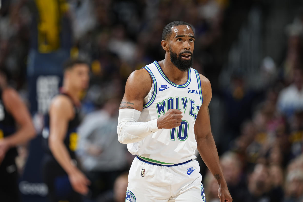 Mike Conley llegó esta temporada a los Minnesota Timberwolves y ha ayudado a convertir a su defensiva en una pesadilla para sus rivales. (AP Foto/David Zalubowski)