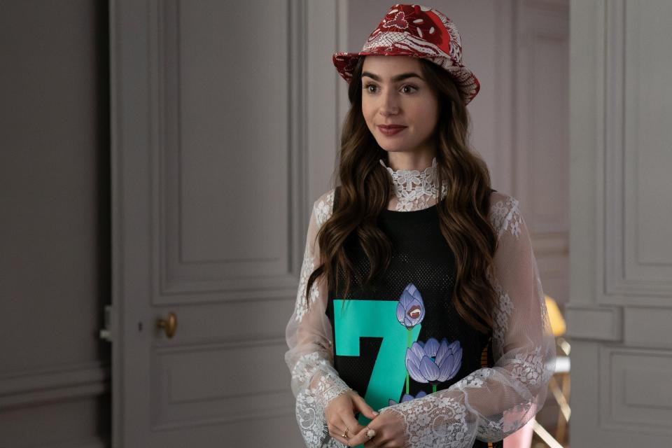 Trying to figure out what's going on here is hurting my brain. According to the photo service I got this still image from, this outfit is featured in Season 1, Episode 4. But I think I would have remembered something that is this atrocious. The lace undershirt paired with the embroidered red hat paired with this statement 