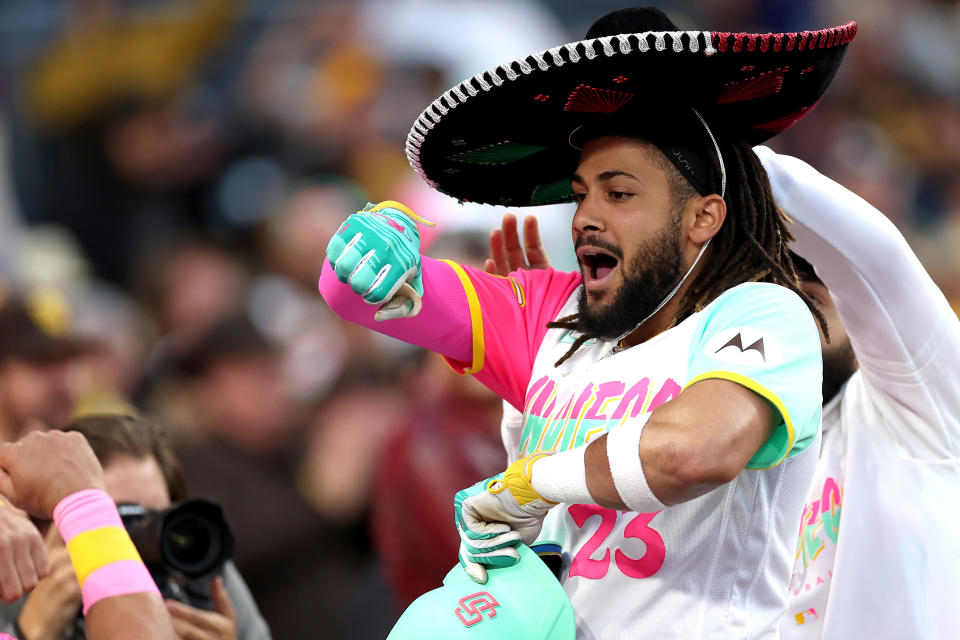 教士Fernando Tatis Jr.掃出雙響砲棒打道奇書僮Clayton Kershaw。(Photo by Sean M. Haffey/Getty Images)