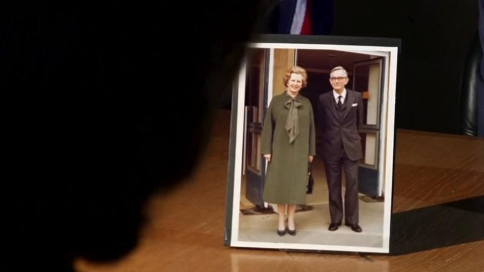 Foto enmarcada de Margaret Thatcher.