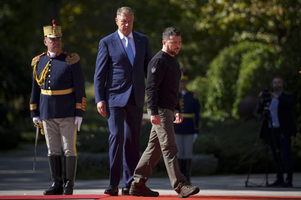 Ukraine's President Volodymyr Zelenskyy, right, attends a welcoming ceremony at the Cotroceni Presidential Palace together with Romanian President Klaus Iohannis, in Bucharest, Romania, Tuesday, Oct. 10, 2023. (AP Photo/Andreea Alexandru)