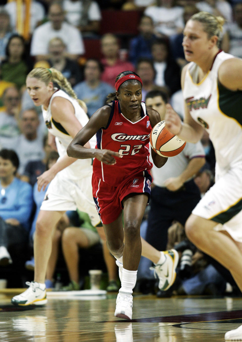 Sheryl Swoopes was the first athlete ever to sign with a WNBA team. (Photo: ASSOCIATED PRESS)