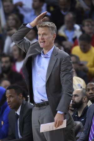 November 13, 2017; Oakland, CA, USA; Golden State Warriors head coach Steve Kerr instructs against the Orlando Magic during the third quarter at Oracle Arena. Kyle Terada-USA TODAY Sports