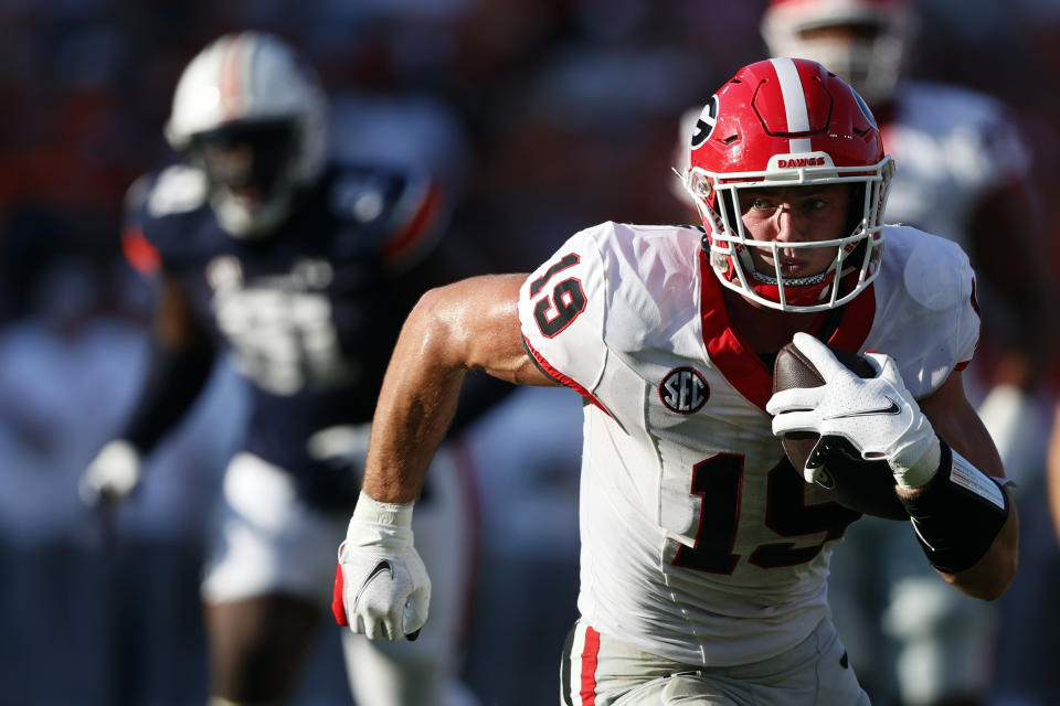 Georgia tight end Brock Bowers (19) carries the ball after a reception during the second half of an NCAA football game against Auburn, Saturday, Sept. 30, 2023, in Auburn, Ala. (AP Photo/ Butch Dill )