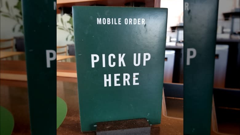 A Starbucks Mobile Order pick up sign