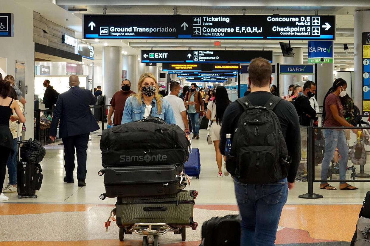 Masks in airport