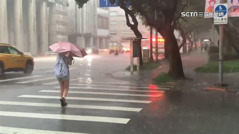 中央氣象署在20:10發布大雨特報。