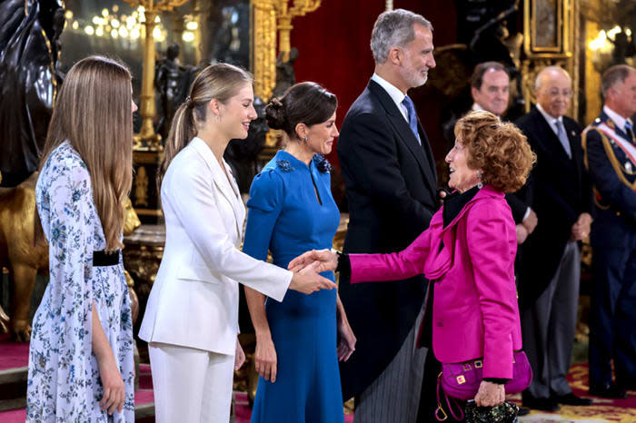 Leonor y su familia en el besamanos