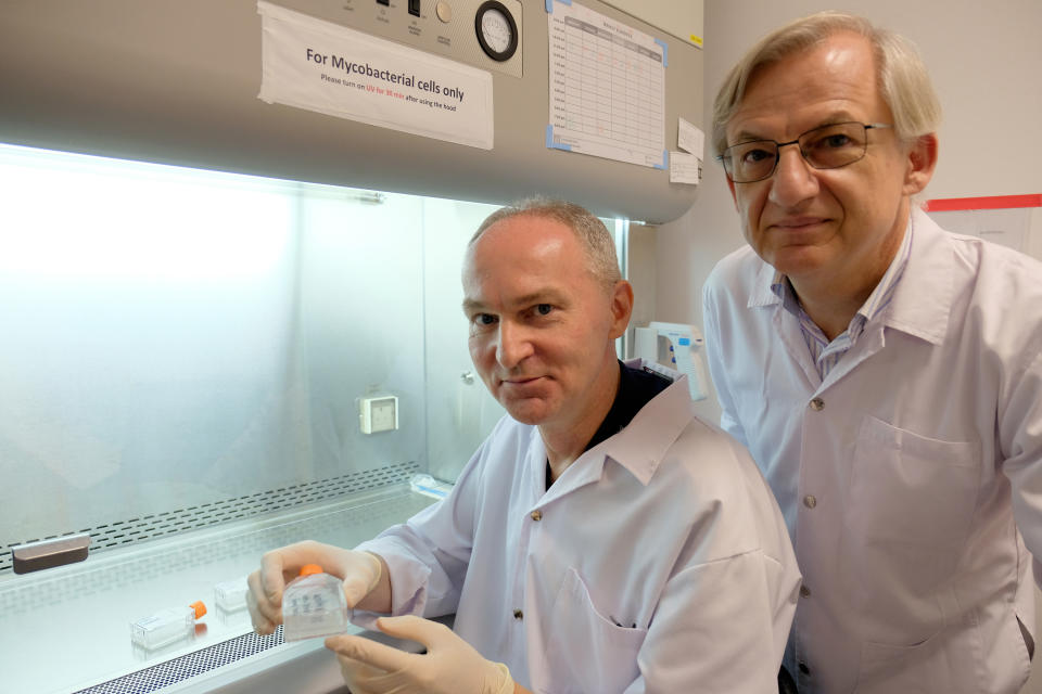 An international team led by Professor Gerhard Grüber (left) from the NTU School of Biological Sciences, pictured here with team member NTU Associate Professor Roderick Bates, has discovered how an antioxidant found in the green tea plant could become key to tackling tuberculosis one day. (PHOTO: NTU)