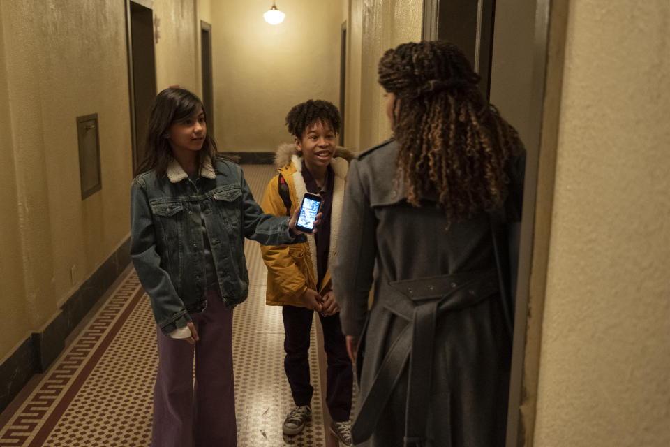 (L-R): Madison Taylor Baez as Eleanor Kane, Ian Foreman as Isaiah Cole and Anika Noni Rose as Naomi Cole in LET THE RIGHT ONE IN, ÒIntercessorsÓ. Photo Credit: Francisco Roman/SHOWTIME.