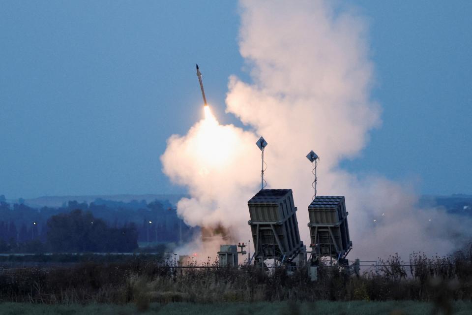 2023年5月10日，以色列斯德洛特（Sderot）發射鐵穹防空飛彈攔截火箭彈。路透社