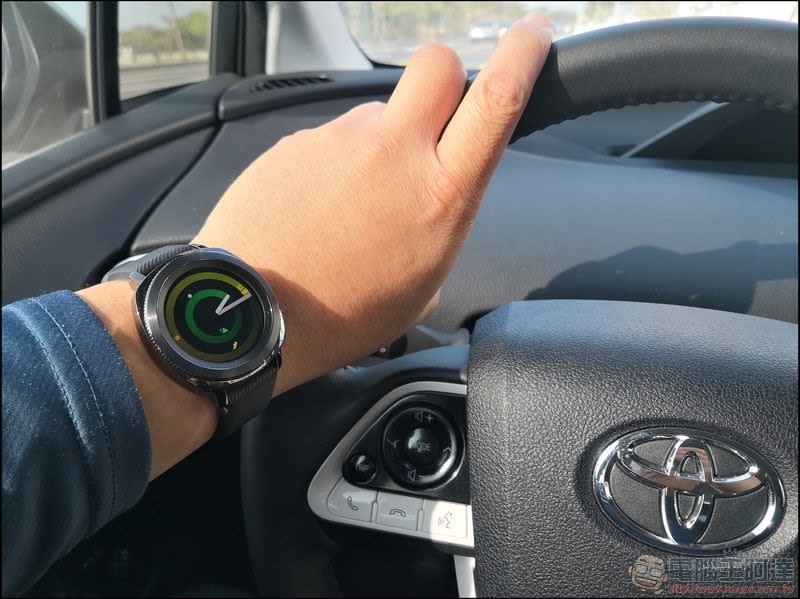 Samsung Gear Sport 開箱 好看又好用的全能金屬運動智慧錶