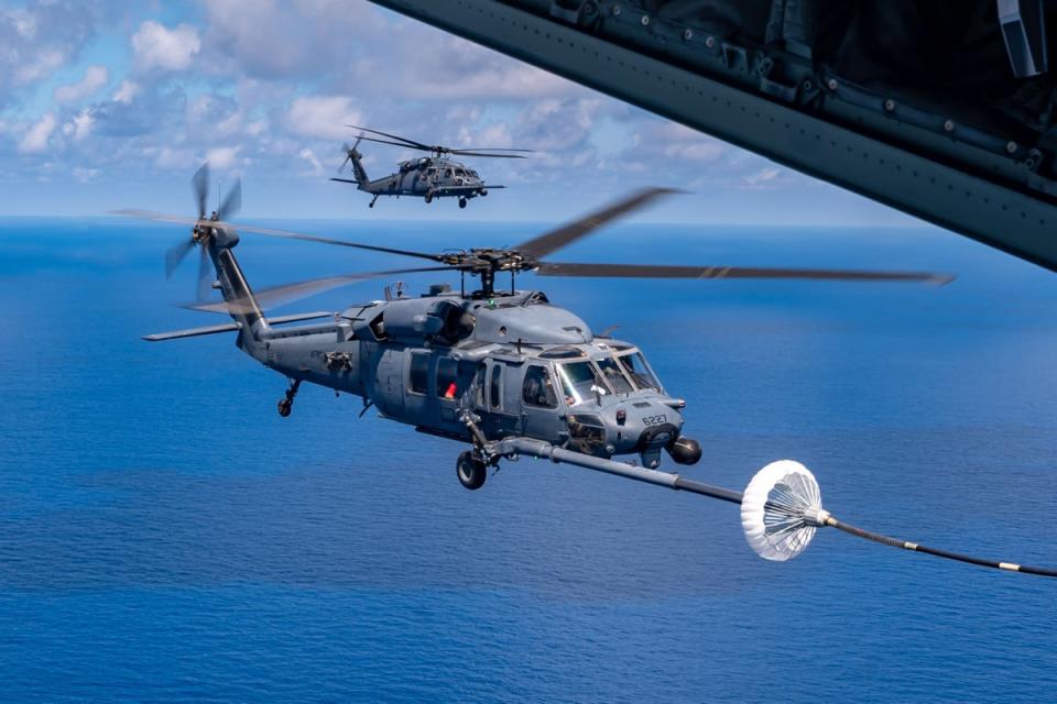US Air Force carry out mid-air refuelling (U.S. Department of Defense)