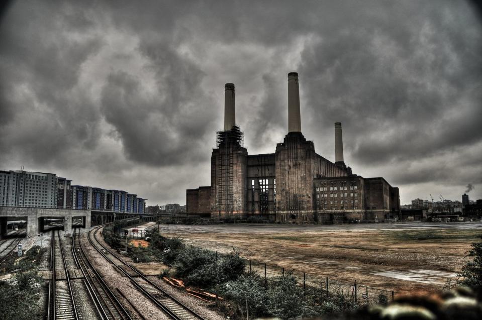 <p>The Battersea Power Station, an old coal power facility, sits unoccupied in the Nine Elms district on the outskirts of London.</p><p>Photo: Flickr/<a href="https://www.flickr.com/photos/mendhak/6919674132/in/photolist-bxt93q-rb8nA8-f4BRiW-q3VBmK-gdeB5p-8u6ckL-9WcXwH-aB9xrS-dndF3o-4V6qan-Y4XJ85-6kC2xw-6NTnjM-9RgFZa-jwPqQ7-ity1Lx-gHvfAe-dvRLLf-puNWT3-9rJfyV-efffam-nVoMxD-dNMQGP-ps9F5L-f99pCT-pufeGi-8AqqJA-7f4sCN-b2Yh6i-dbB2WR-8sXwHQ-ax1K73-bhEYfn-ebZN6d-7dRe6r-d9rBqs-243yJYg-doZo7s-nUReh3-6gtBjt-pZY7ZU-9nrsJS-7JVaL3-cn5ZXy-Jzyr59-eV4KEo-dB4pKa-4UTnXk-fLjmcB-6YbsvZ" rel="nofollow noopener" target="_blank" data-ylk="slk:mendhak;elm:context_link;itc:0;sec:content-canvas" class="link ">mendhak</a></p>