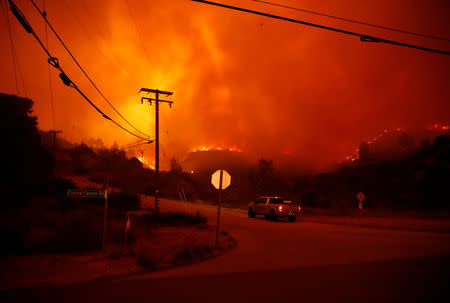 The Woosley Fire burns in Malibu, California, U.S. November 9, 2018. REUTERS/Eric Thayer