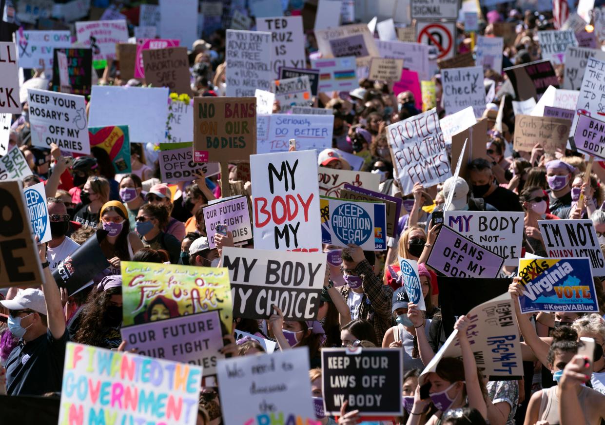 Une adolescente condamnée au Nebraska pour avoir avorté par pilule abortive après le délai légal. (AP Photo/Jose Luis Magana)