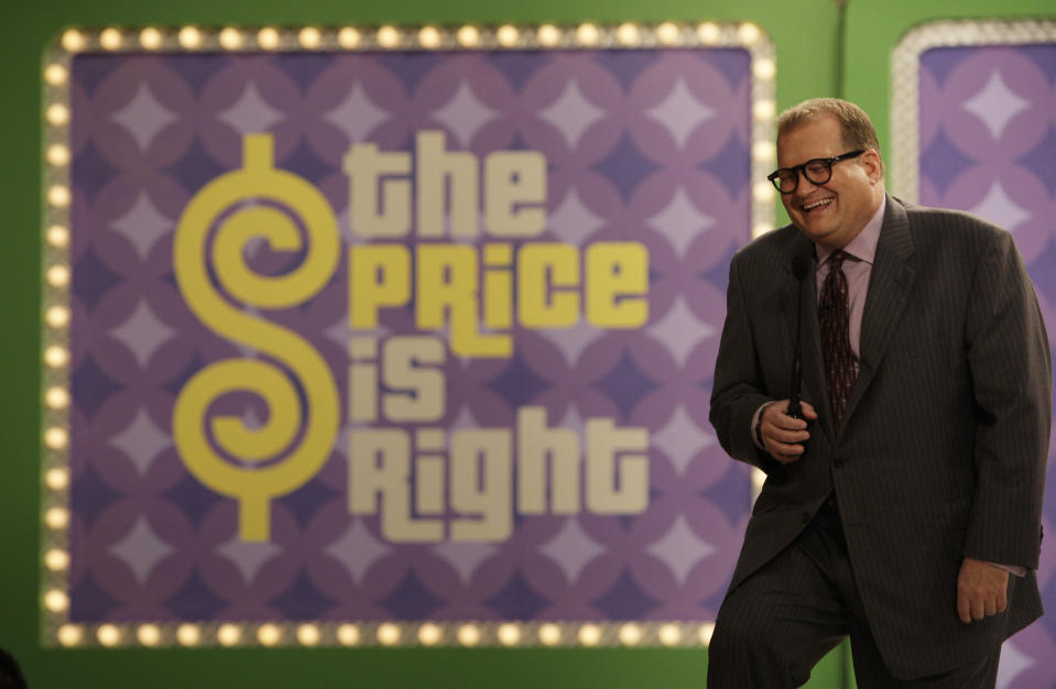 Drew Carey talking to the audience during a filming break on ‘The Price is Right’ on Oct. 4, 2007. (AP Photo/Kevork Djansezian)