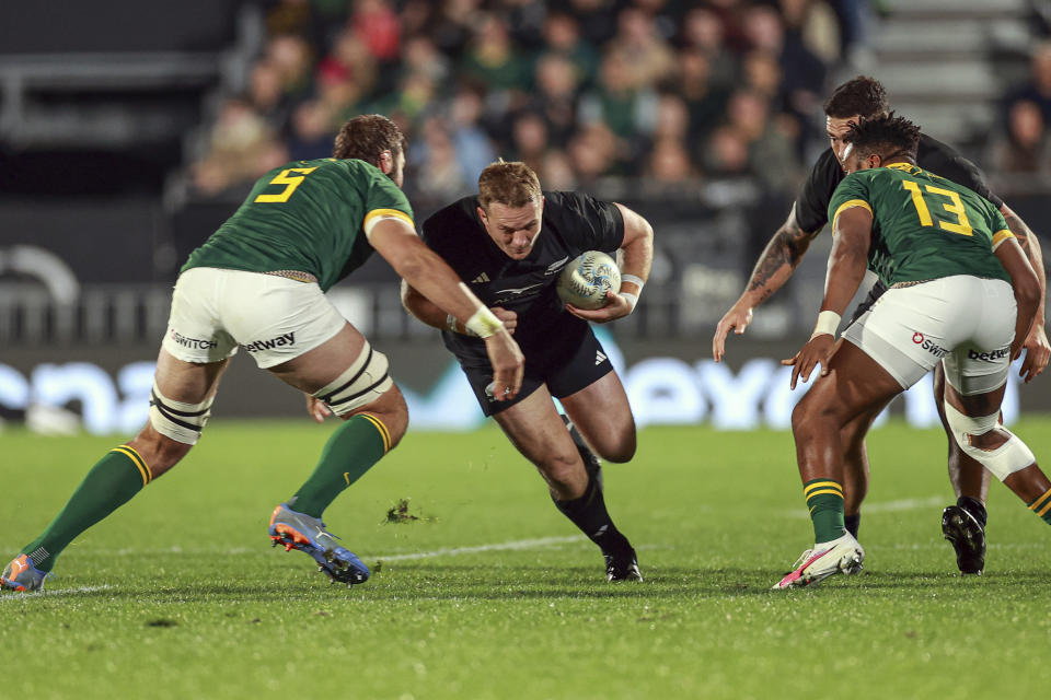 New Zealand's Sam Cane runs at South Africa's Lood de Jager, left, during the Rugby Championship test match between the All Blacks and South Africa at Mt Smart Stadium in Auckland, New Zealand, Saturday, July 15, 2023. ( Shane Wenzlick/Photosport via AP)